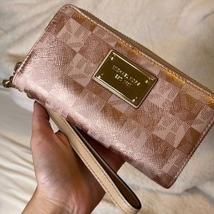 Michael kors rose gold wallet
